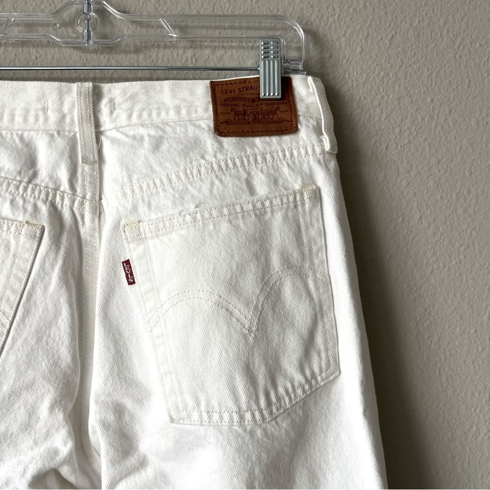 Levi’s Wedgie White Distressed Jeans - Picture 10 of 10